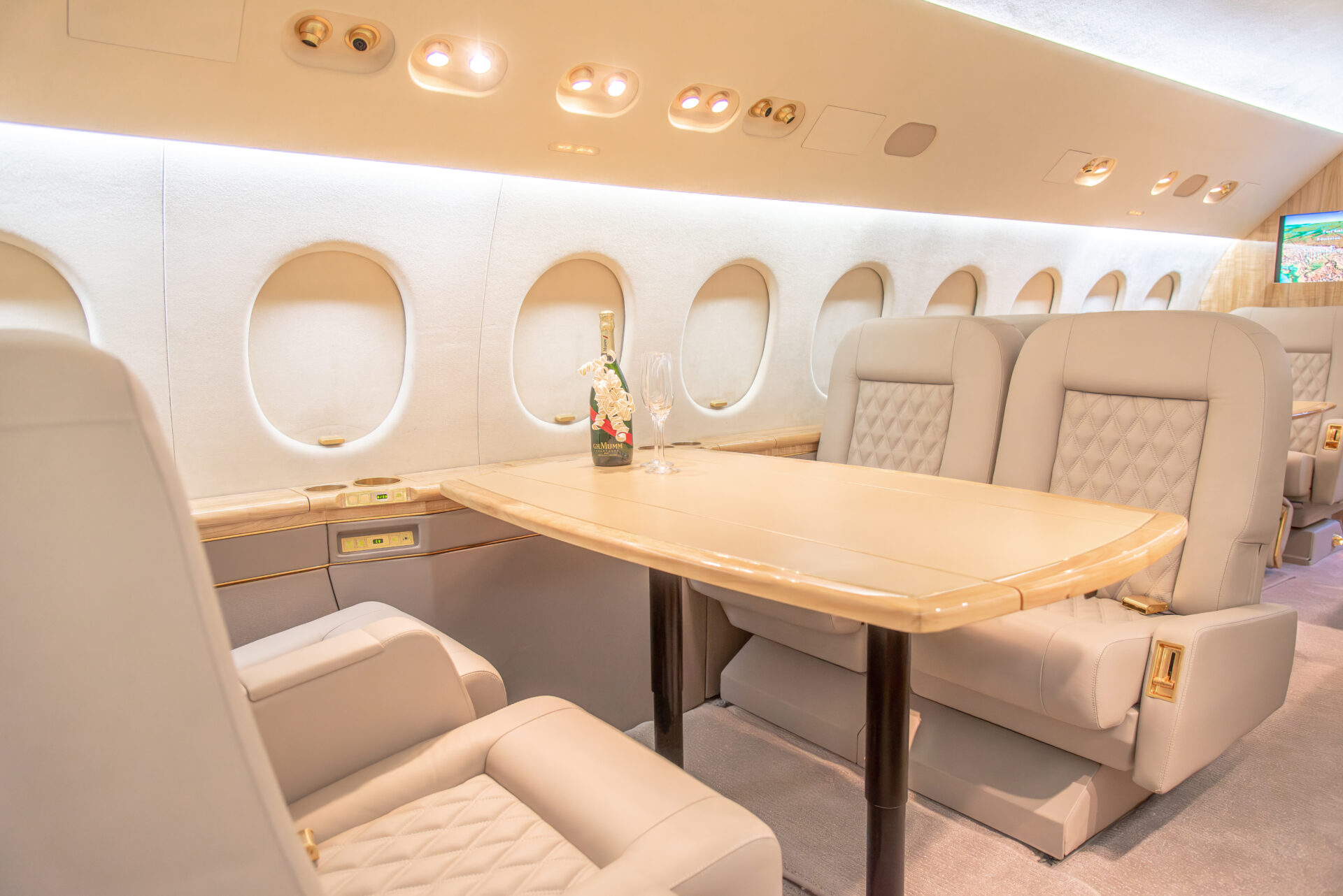 Dassault Falcon 900 - Available for Charter