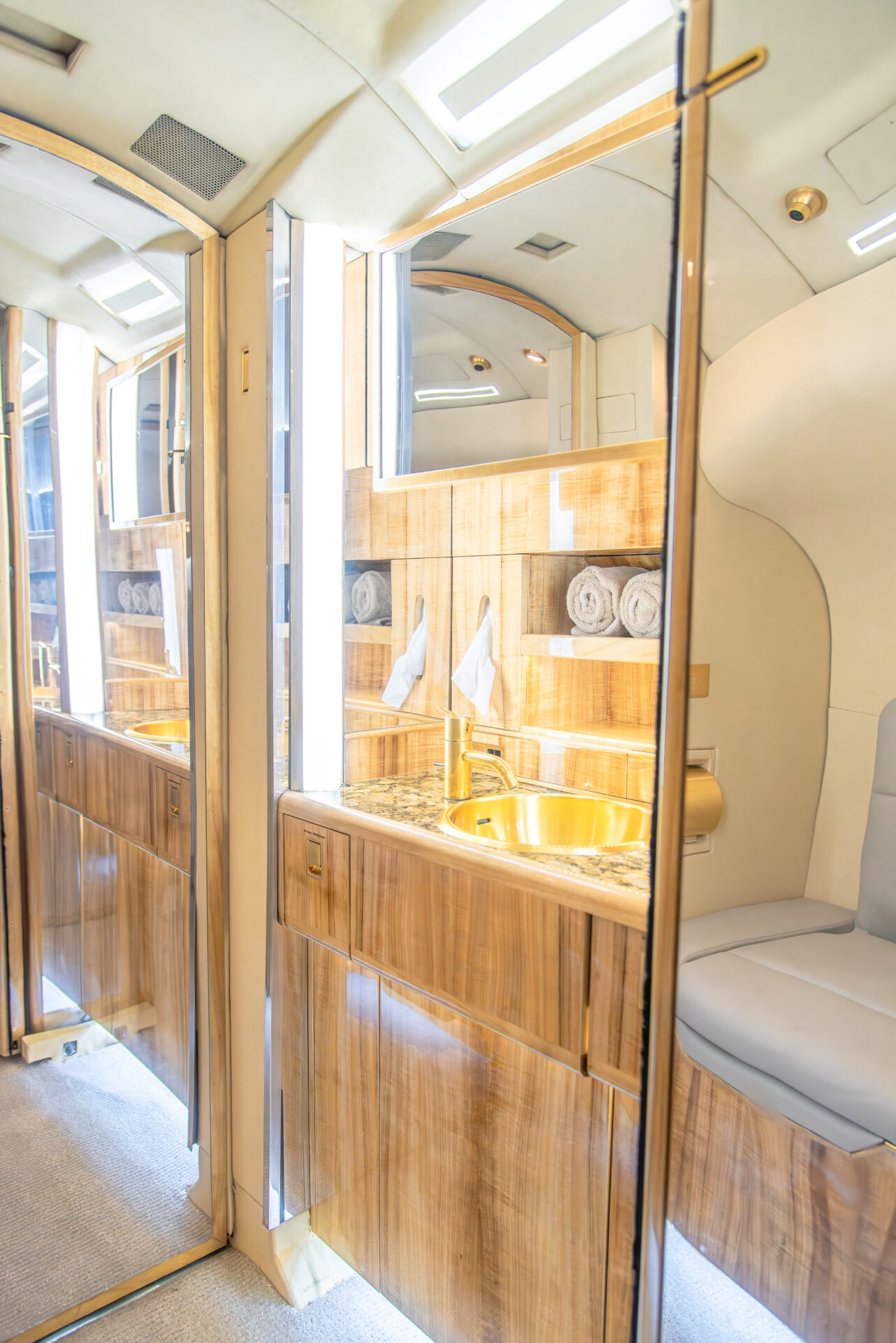 Dassault Falcon 900 - Available for Charter