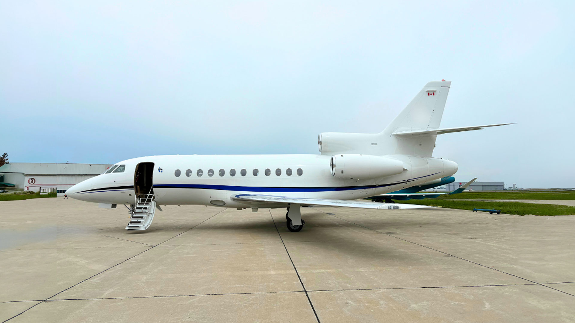 Dassault Falcon 900DX exterior