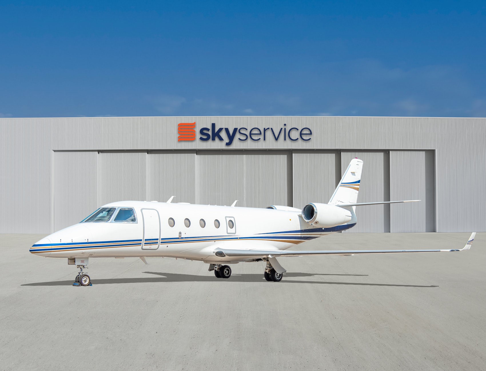 Gulfstream G150 in front of Skyservice hangar