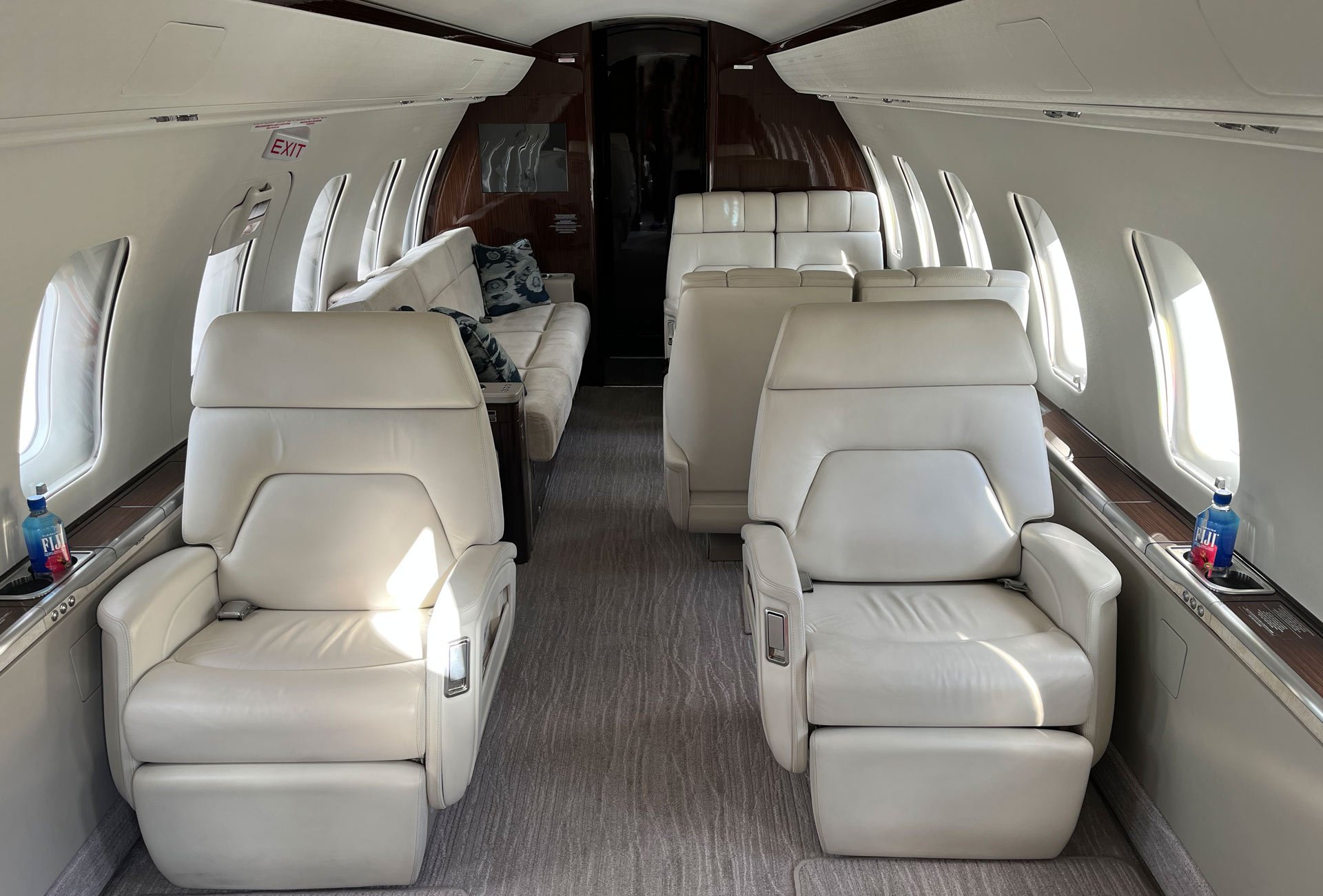 Bombardier Challenger 605 interior, available for charter