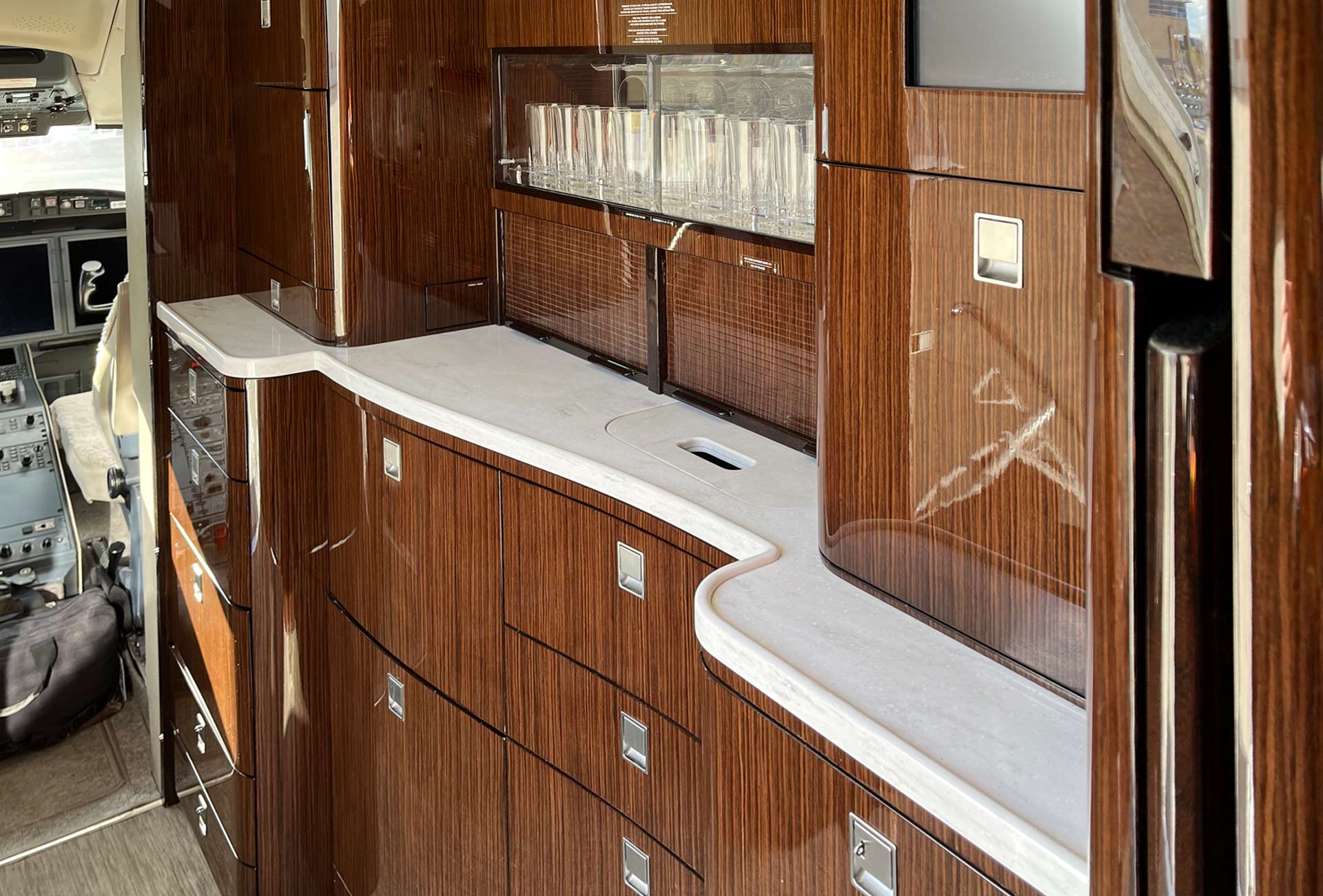 Bombardier Challenger 605 galley