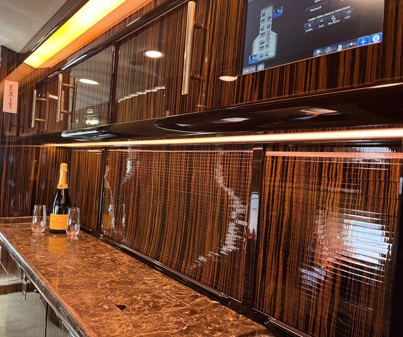 Global 6000 galley 