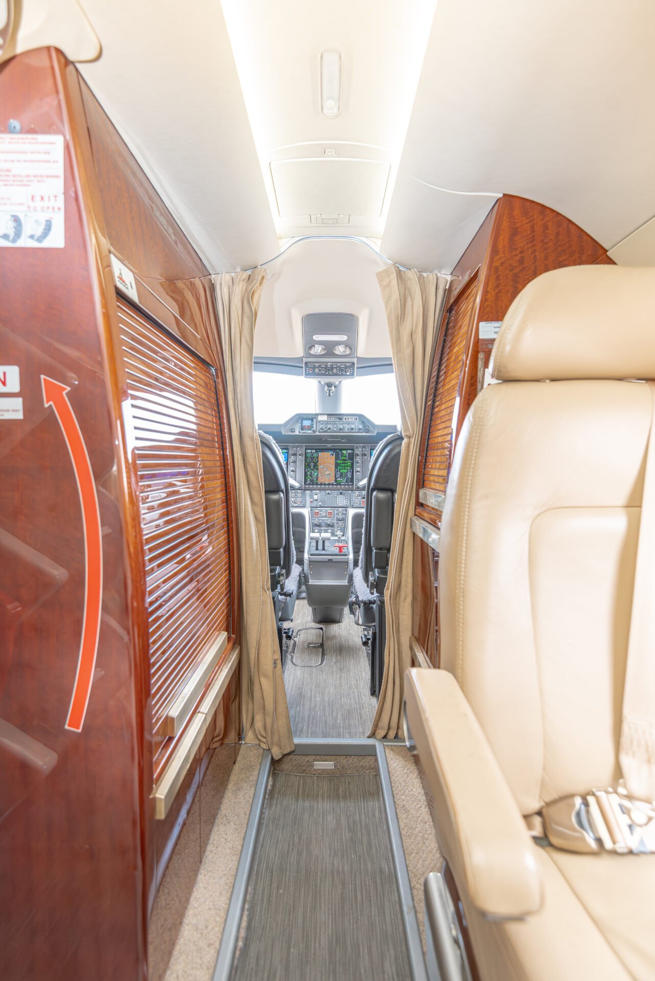 Phenom 300 private jet sales 