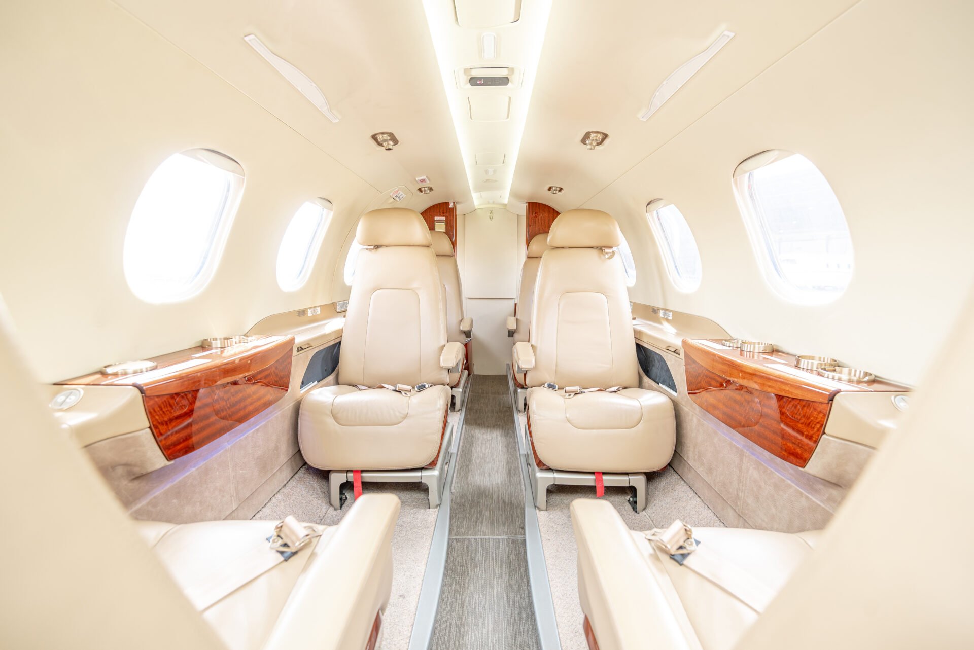 Private jet listing on Phenom 300
