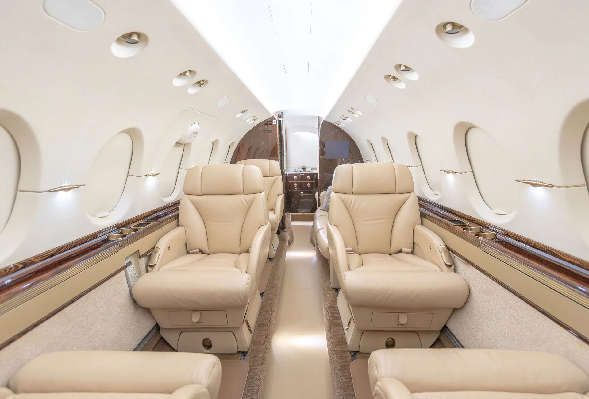 Skyservice Aircraft Sales Hawker 900XP