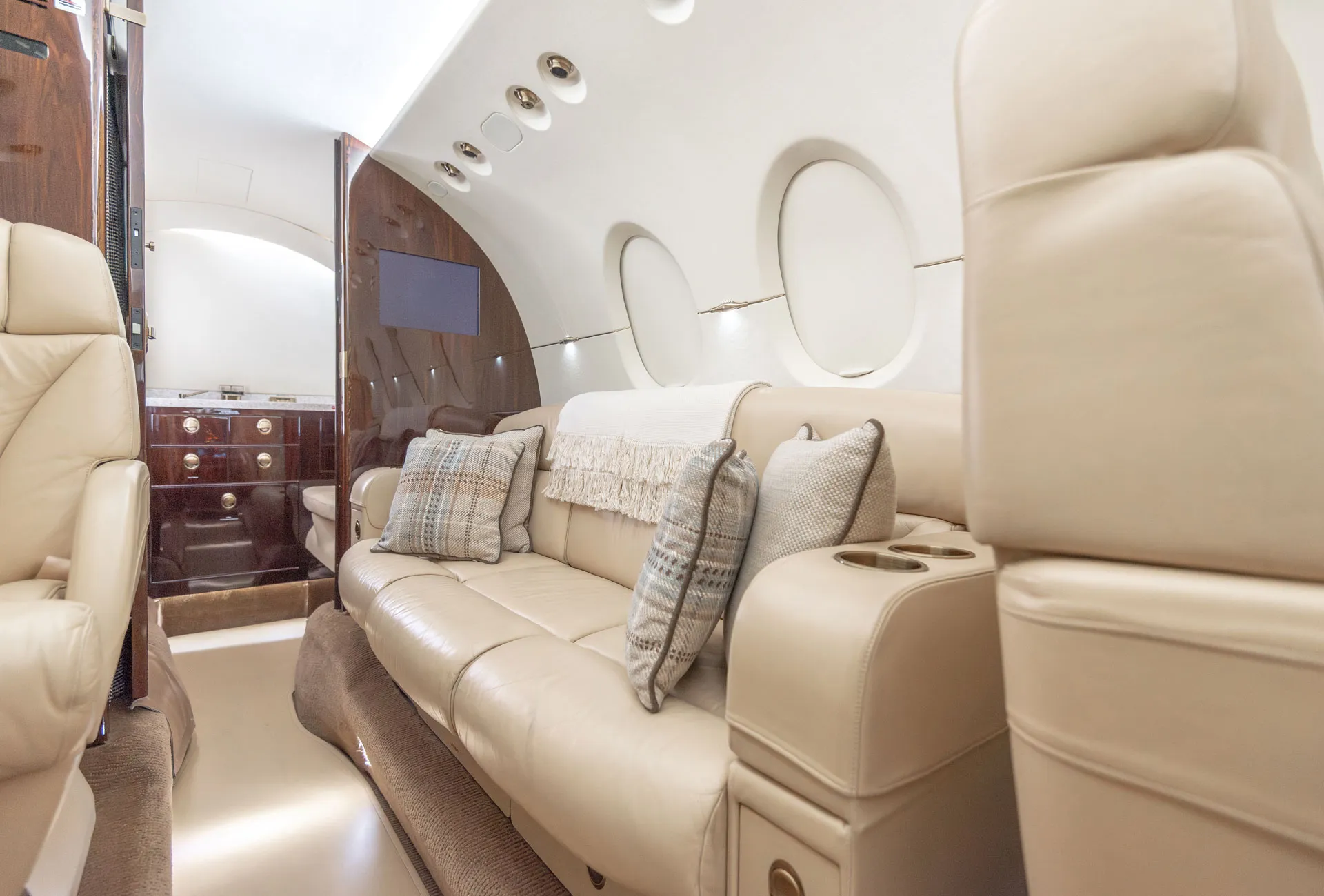 Skyservice Aircraft Sales Hawker 900XP